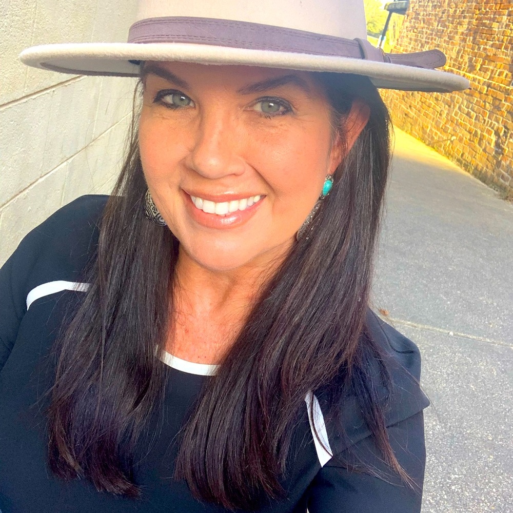 Meet your Posher, Gina